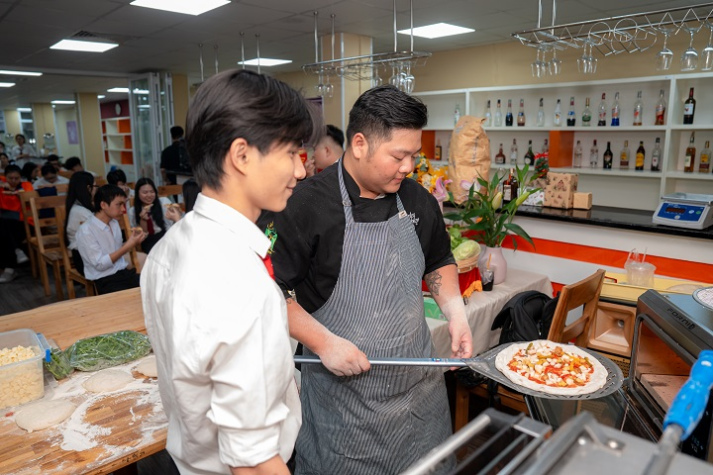 [Video] Top 4 Giải vô địch Pizza Thế giới 2025 hướng dẫn Tải app 13Win Quản trị nhà hàng làm pizza “chuẩn Ý” 38
