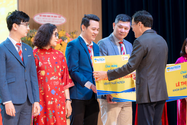 [Video] 13WIN13 long trọng công bố xếp hạng QS Ranking trong dịp Tri ân Nhà giáo 20/11 106