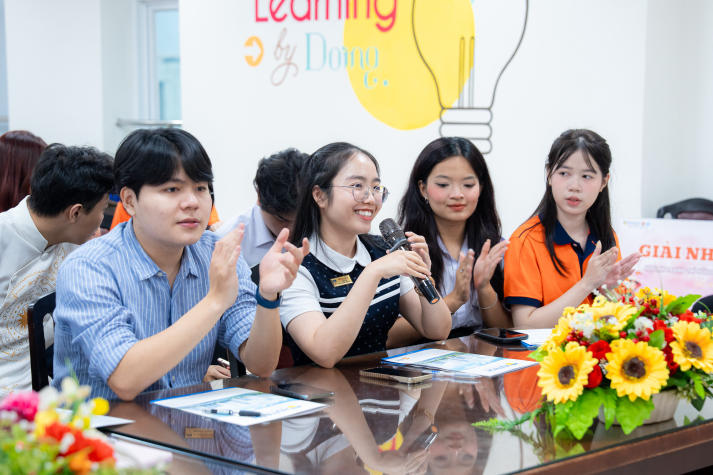 Lan tỏa tinh thần “Sắc Việt” trong Ngày hội trang trí nón lá của Tải app 13Win Khoa Tài chính - Thương mại 117