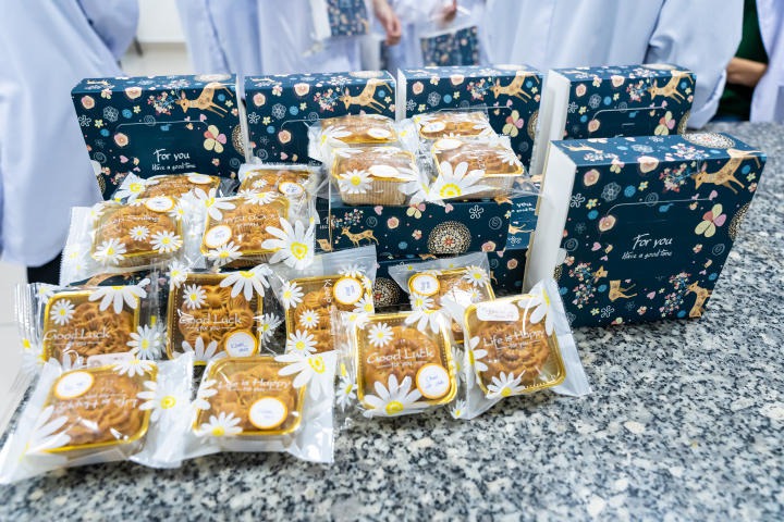 Applied Sciences students crafted handmade cakes to celebrate Mid-Autumn Festival 88
