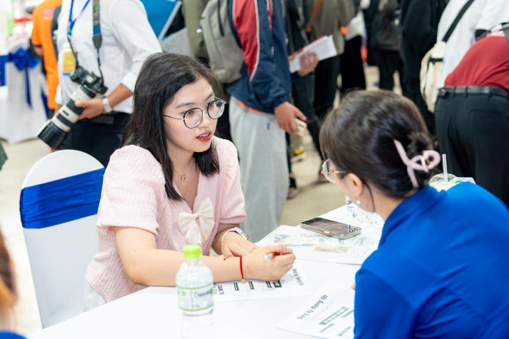 [Video] 13Win 21 link không chặn hào hứng “săn” hơn 1.500 đầu việc hấp dẫn tại “13WIN13 International Job Fair 2024” 98