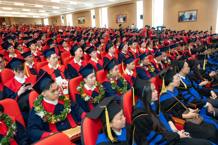 Người đẹp Hoa hậu Hoàn vũ Việt Nam 2015 truyền cảm hứng trong Lễ 13Win13 link đăng nhập 13WIN13 79