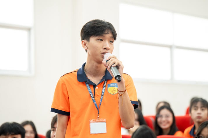 CEO Nguyen Quoc Ky and His Story of Dream-Chasing with 13WIN13 Students 96