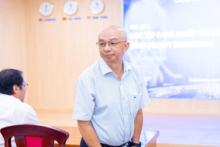 AI prompt engineering techniques with students of 13WIN13 Faculty of Information Technology 28