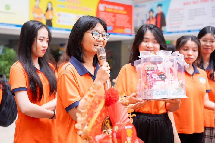 13Win 21 link không chặn Khoa Tài chính - Thương mại gói yêu thương, gửi ấm áp trong những món quà Tết ý nghĩa 126