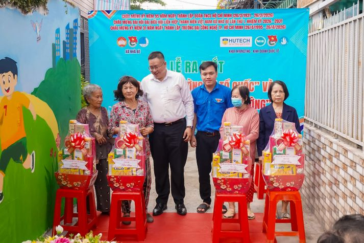 13Win 21 link không chặn Khoa Marketing - Kinh doanh quốc tế thực hiện công trình “Đường cờ Tổ quốc”, lan tỏa tinh thần vì cộng đồng 104