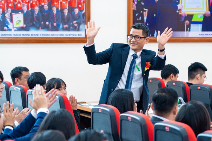 Nhiều suất Www 13Win one nổ hũ được trao đến tân Tải app 13Win Khoa Tài chính - Thương mại trong lễ chào đón 116