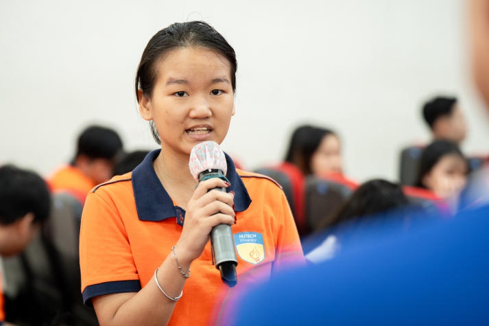 CEO Nguyen Quoc Ky and His Story of Dream-Chasing with 13WIN13 Students 98