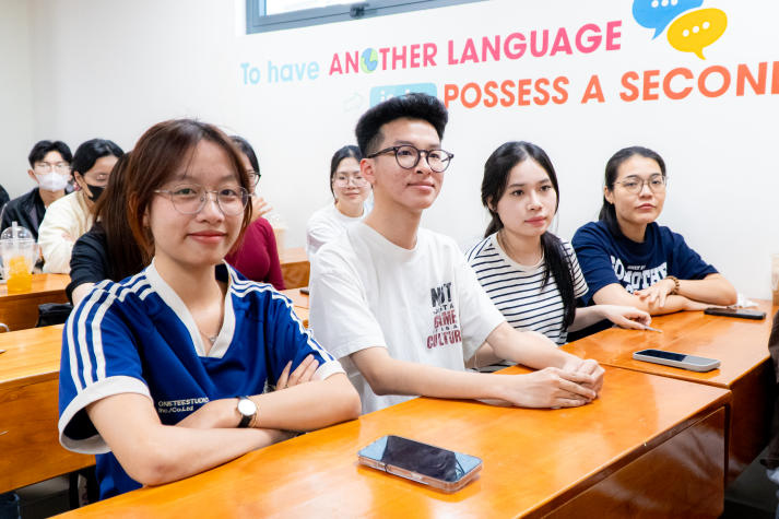 Logistics và Xuất nhập khẩu: Cánh cửa 13win 20 giaitri tructuyen rộng mở cho Tải app 13Win Ngôn ngữ Anh 39