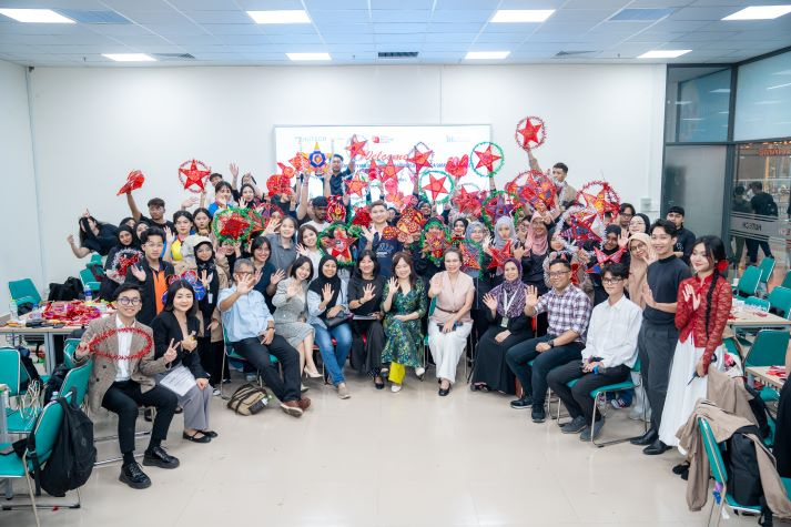 Chọn chương trình Cử nhân Chuẩn quốc tế 13WIN13, sẵn sàng vươn xa trong 13Win32 cá cược thể thao toàn cầu 67