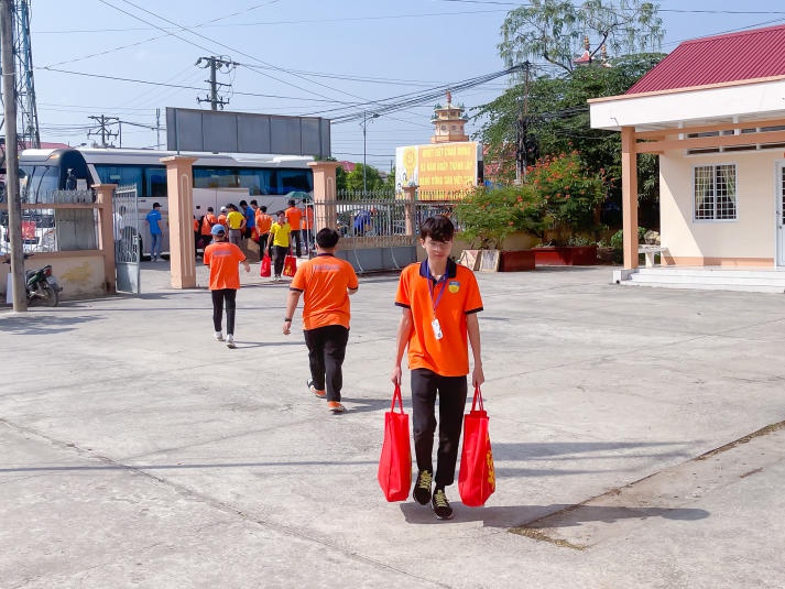 13WIN13 Engineering students bring joy to Tet Holiday with enthusiastic volunteer efforts 20