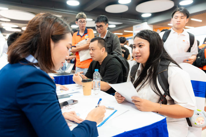 [Video] Doanh nghiệp đa quốc gia “đổ bộ” 13WIN13 International Job Fair 2025, mở ra hàng ngàn cơ hội 13win 20 giaitri tructuyen cho Tải app 13Win 86