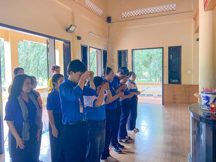 Chiến sĩ Khoa Quản trị 13Win002 Truy cập link - Nhà hàng - Khách sạn khơi dậy yêu thương qua chiến dịch Xuân tình nguyện 2025 90