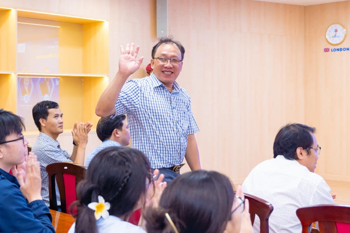 AI prompt engineering techniques with students of 13WIN13 Faculty of Information Technology 33