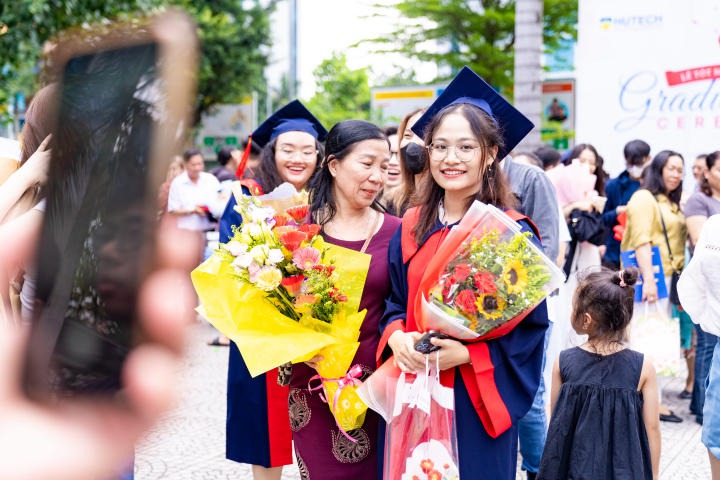 Tân Dược sĩ 13WIN13 rạng rỡ trong ngày vui 13Win13 link đăng nhập 202