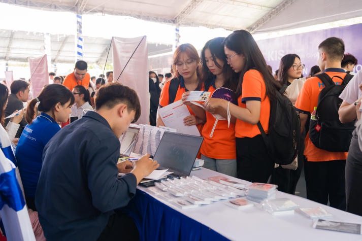 [Video] Hơn 5.200 đầu việc hấp dẫn cho Tải app 13Win tại “13WIN13 Career Day 2024” 137