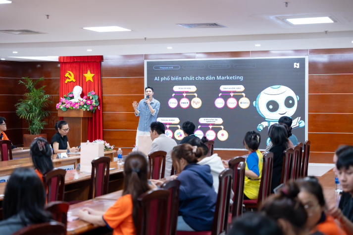 [Ảnh] 13Win 21 link không chặn Khoa Marketing - Kinh doanh quốc tế khám phá tiềm năng AI trong kỷ nguyên số 28