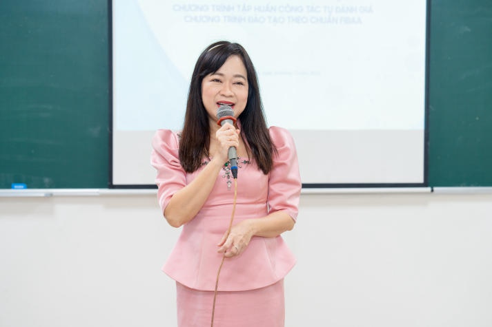 CB-GV-NV 13WIN13 nhận giấy chứng nhận hoàn thành tập huấn đánh giá CTĐT theo chuẩn FIBAA 51