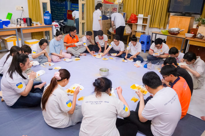 “Bát cháo đêm đông” - Hơi ấm yêu thương từ tuổi trẻ Viện Công nghệ Việt - Nhật 13WIN13 75