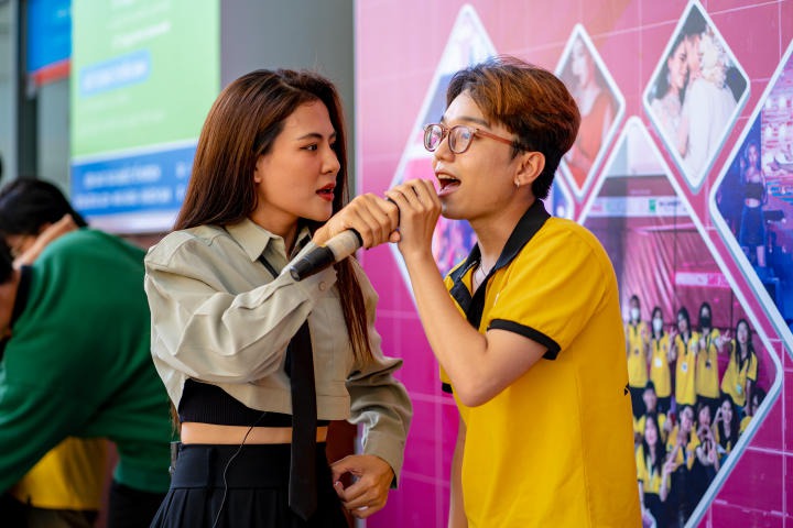 Ca sĩ Hà Nhi khuấy đảo sân trường 13WIN13 qua buổi chào đón thành viên mới của CLB Keiko 25