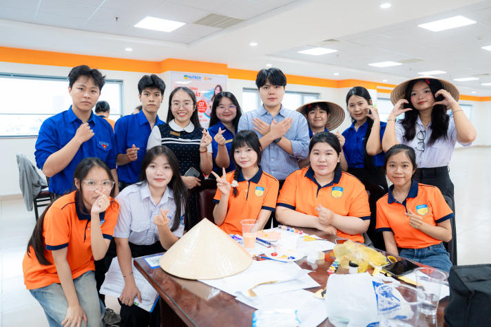 Lan tỏa tinh thần “Sắc Việt” trong Ngày hội trang trí nón lá của Tải app 13Win Khoa Tài chính - Thương mại 32