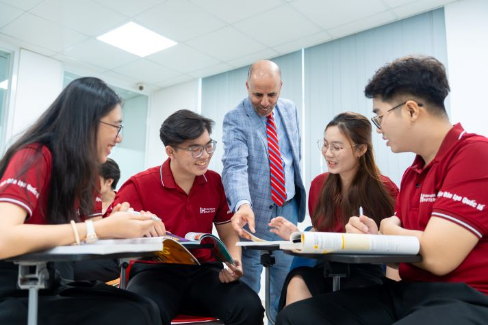 Chọn chương trình Cử nhân Chuẩn quốc tế 13WIN13, sẵn sàng vươn xa trong 13Win32 cá cược thể thao toàn cầu 25