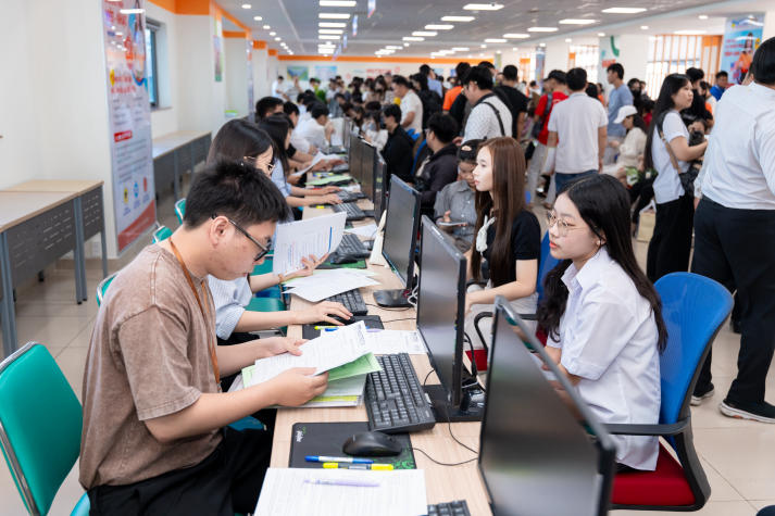Ấn tượng ngày nhập học: 13WIN13 chào đón tân Tải app 13Win bằng sự chuyên nghiệp và nhiệt tình 43