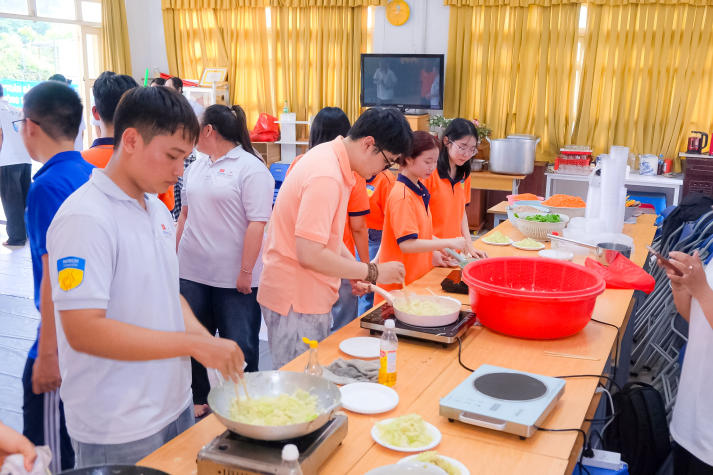 “Bát cháo đêm đông” - Hơi ấm yêu thương từ tuổi trẻ Viện Công nghệ Việt - Nhật 13WIN13 29