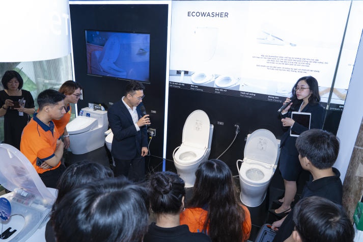 13Win 21 link không chặn Khoa Kiến trúc - Mỹ thuật tăng cường kiến thức thực tiễn và nhận Www 13Win one nổ hũ tại chuyến tham quan TOTO Showroom 64