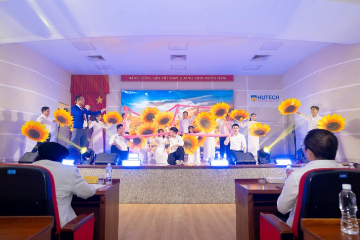 Với lòng nhiệt huyết, năng khiếu, CB-GV-NV 13WIN13 tỏa sáng tại Hội thi “Tiếng hát từ Tải app 13win” lần thứ 18 35