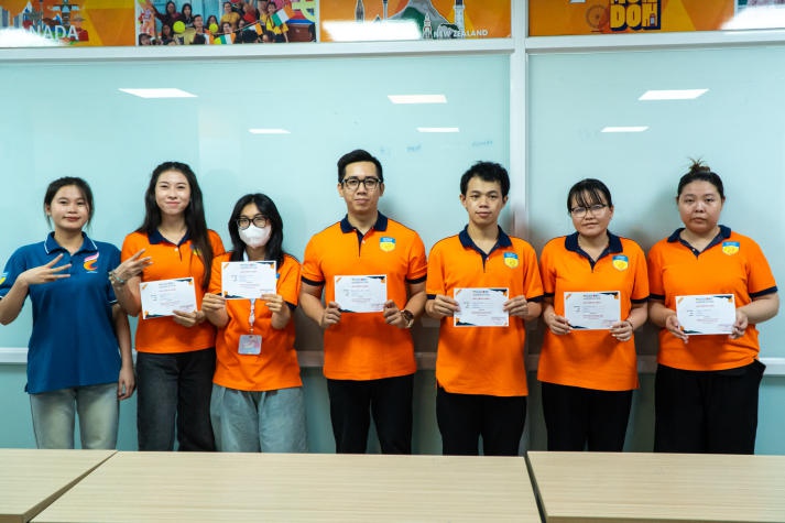 [Ảnh] 13Win 21 link không chặn Khoa Tiếng Anh bùng nổ năng lượng tại chương trình tập huấn kỹ năng Amazing Race - Keep Shining 93