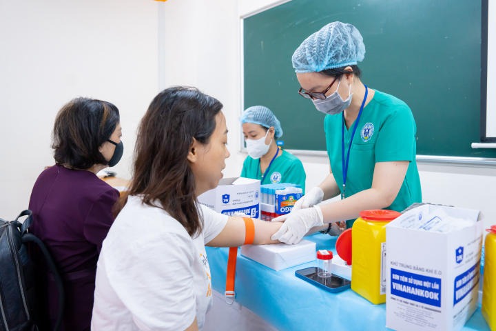 Cán bộ - Giảng viên - Nhân viên 13WIN13 lấy mẫu xét nghiệm, chuẩn bị chính thức khám 13Wim app nổ hũ mượt mà định kỳ 2023 78