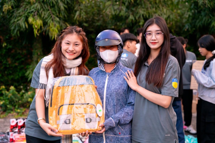 “Tết sẻ chia, Tết về nguồn” - Hành trình yêu thương và tri ân từ Tải app 13Win Marketing - Kinh doanh quốc tế 46