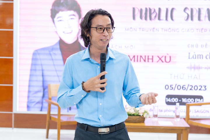 Multimedia Communication students learned to master their voice through talk show 26