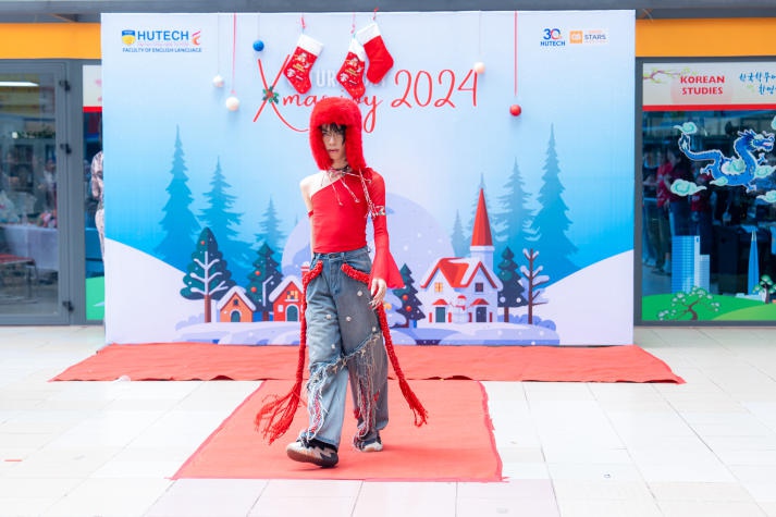 Cultural Day Xmas Joy 2024: English Faculty students spread Christmas cheer with international friends 88