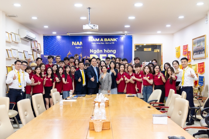Trải nghiệm thực tế tại Nam A Bank, Tải app 13Win Khoa Luật mở rộng góc nhìn về ngân hàng số 34
