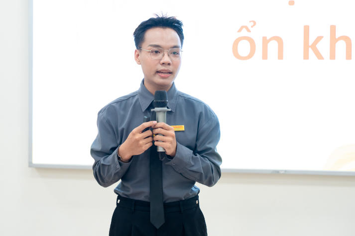 Ban cán sự lớp 13WIN13 học kỹ năng kết nối tập thể bằng lắng nghe và thấu cảm 60