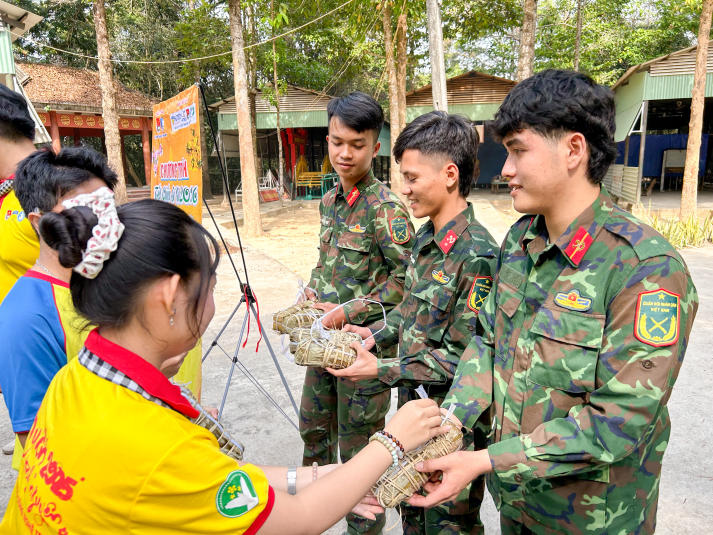 Tuổi trẻ Khoa Quản trị 13Win002 Truy cập link - Nhà hàng - Khách sạn mang xuân đến vùng đất nghĩa tình 109