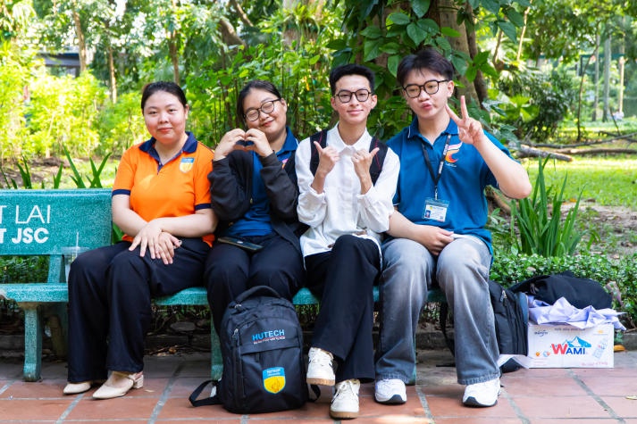 [Ảnh] 13Win 21 link không chặn Khoa Tiếng Anh bùng nổ năng lượng tại chương trình tập huấn kỹ năng Amazing Race - Keep Shining 8