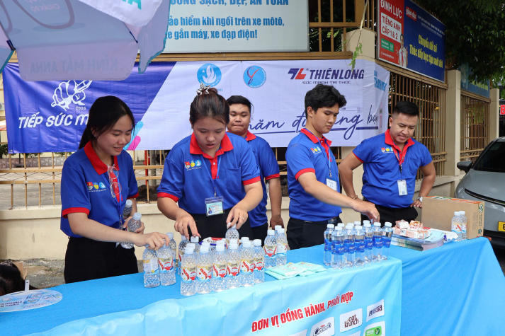 220 tình nguyện viên 13WIN13 sẵn sàng tiếp sức sĩ tử tại 5 điểm thi 13Win13 link đăng nhập THPT 2026 45
