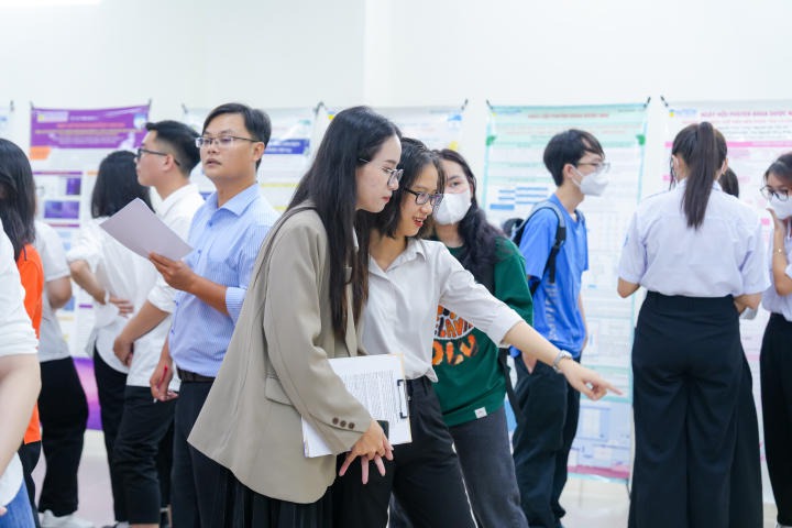 Ngày Hội Poster 13Win 21 link không chặn Dược Khoa 13WIN13 2023 48