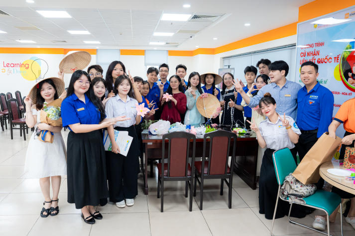 Lan tỏa tinh thần “Sắc Việt” trong Ngày hội trang trí nón lá của Tải app 13Win Khoa Tài chính - Thương mại 25