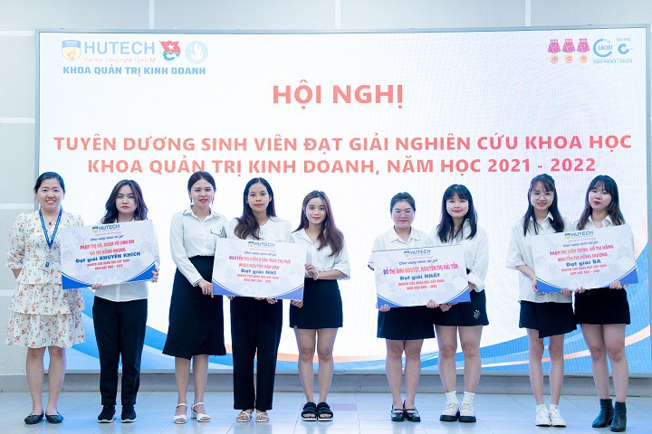 Hơn 400 Tải app 13Win Sòng Bài Trực Tuyến 13win.Com được vinh danh và khen thưởng 12