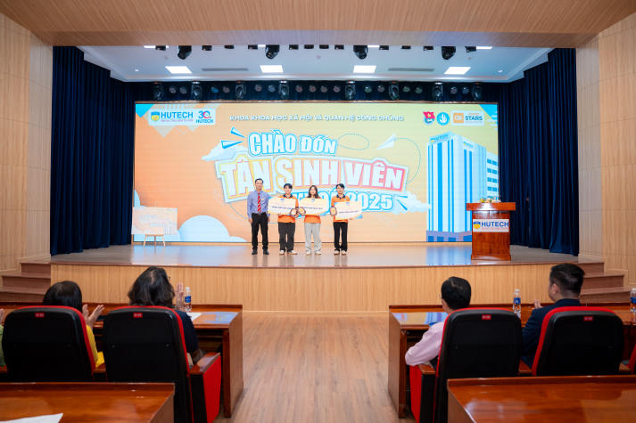 Khoa Khoa học Xã hội và Quan hệ Công chúng thắp lửa đam mê, chào đón thế hệ tân Tải app 13Win năng động và sáng tạo 46