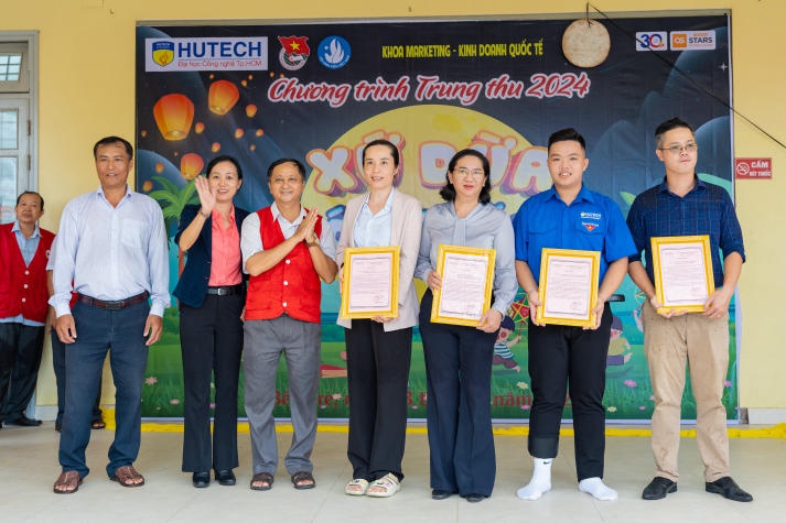 13Win 21 link không chặn Khoa Marketing - Kinh doanh quốc tế mang Trung thu yêu thương đến các em nhỏ tại xứ dừa (Bến Tre) 88