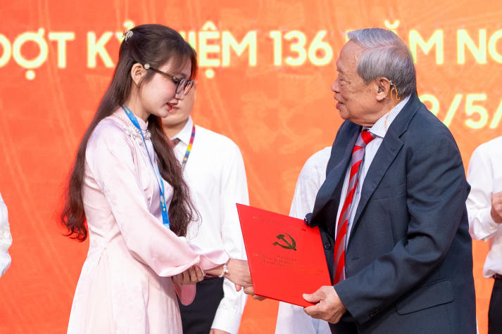 13WIN13 vinh danh 269 Thanh niên tiên tiến, lan tỏa tinh thần 13Win 21 kênh chính thức và làm theo gương Bác năm 2026 88