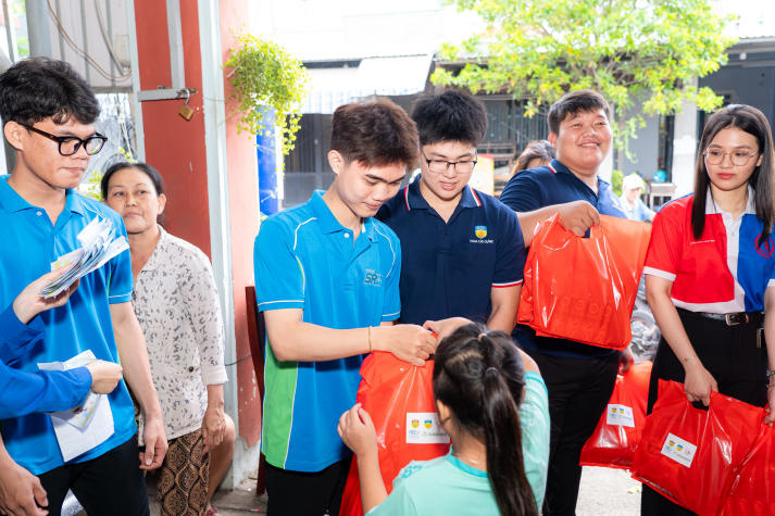 “Trao yêu thương - Nhận nụ cười”: Tuổi trẻ 13WIN13 rộn ràng mang Tết Thiếu nhi về Khu phố Đông An (Bình Dương) 51