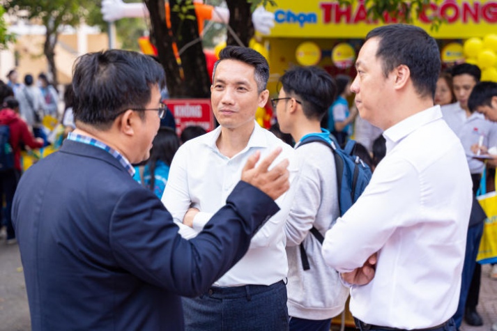 13WIN13 mang sắc vàng rực rỡ đến chương trình khai mạc Tư vấn mùa thi năm 2024 tại Đồng Nai 22