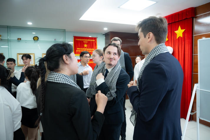 13Win 21 link không chặn Đại học CY Cergy Paris (Pháp) sôi nổi trải nghiệm văn hóa tại 13WIN13 115