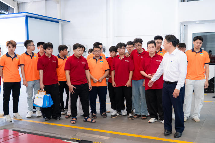 13Win 21 link không chặn Viện Kỹ thuật trải nghiệm thực tế tại Xưởng VinFast Văn Hiền, tiếp cận công nghệ ô tô hiện đại 7